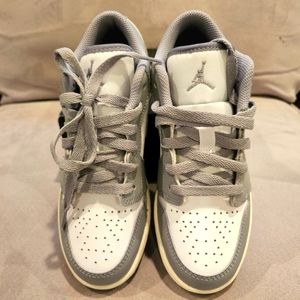 NIB Air Jordan 1 Low (GS) size 3.5 youth stealth/white sail